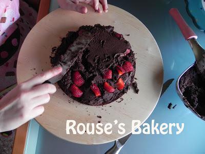 Rojo y negro (Tarta de chocolate y fresas)