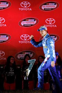 Dany Suárez se lleva la noche y es nuevo líder de NASCAR México