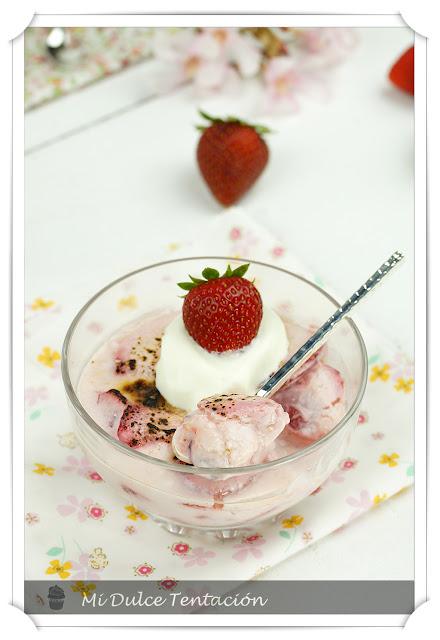 Fresas con Yogurt Griego al Caramelo