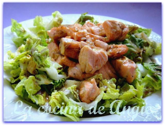 ENSALADA TEMPLADA DE SALMÓN