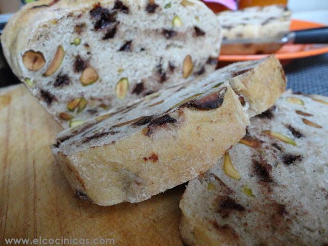 Pan de pistachos y chocolate