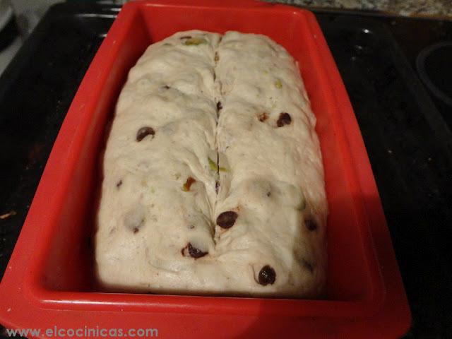 Pan de pistachos y chocolate