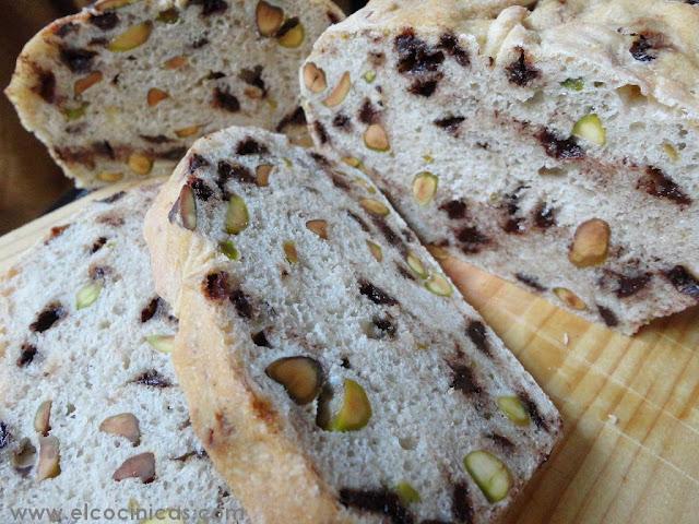 Pan de pistachos y chocolate
