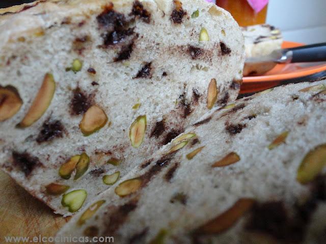 Pan de pistachos y chocolate