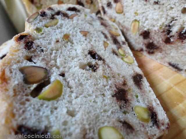 Pan de pistachos y chocolate