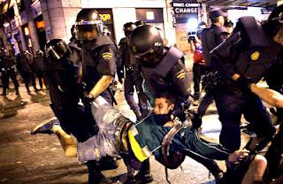 Polis violentos, con los débiles. Vergonzoso, inmoral