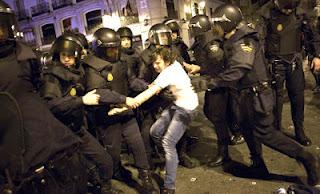 Polis violentos, con los débiles. Vergonzoso, inmoral