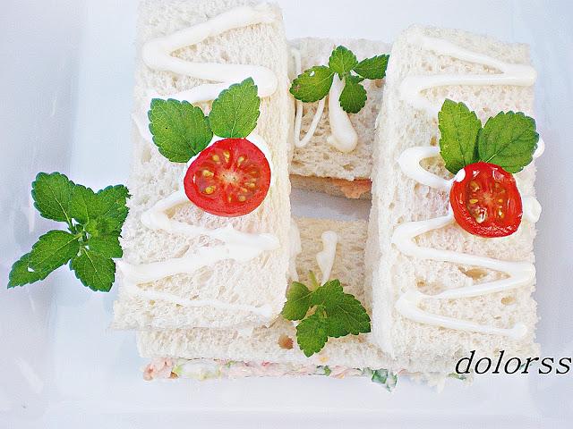 Sandwich de atún y ensalada