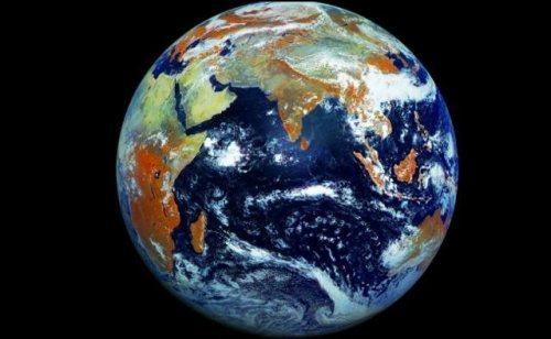 La tierra en 121 megapixeles.