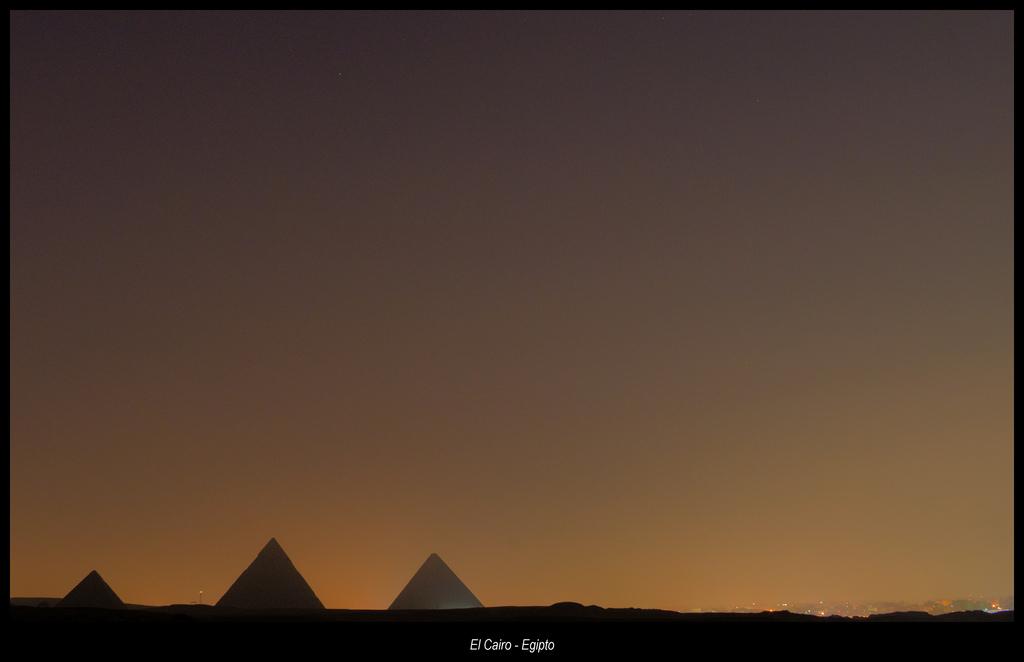 Es de noche en.... El Cairo...