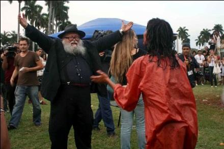 Sangre y desnudos crucificados en la XI Bienal de La Habana ( + FOTOS)