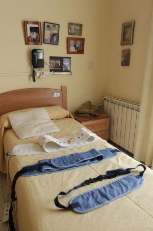 Polémica en Cataluña por el uso de ataduras en los ancianos ingresados