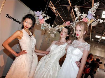 Raimon Bundó llena la Pasarela Gaudí de luz y color inspirandose en cuadros de Monet