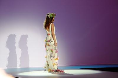 Raimon Bundó llena la Pasarela Gaudí de luz y color inspirandose en cuadros de Monet