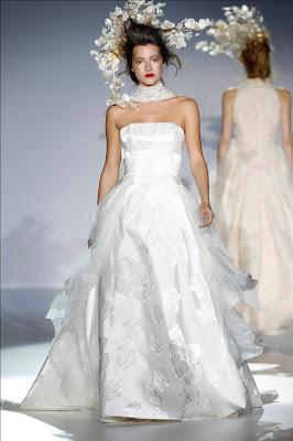 Raimon Bundó llena la Pasarela Gaudí de luz y color inspirandose en cuadros de Monet