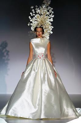 Raimon Bundó llena la Pasarela Gaudí de luz y color inspirandose en cuadros de Monet