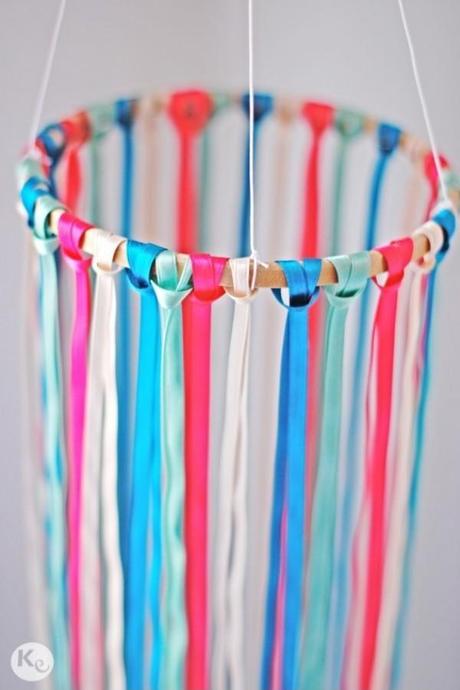 DIY-Decoracion colgante de lazos-Ribbon chandelier