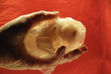 Jabón con forma de feto