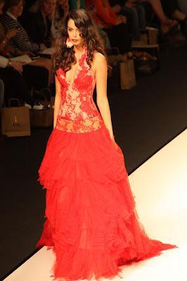 Jordi Dalmau, el showman de las Pasarelas, nos sorprende este año con vestidos de “Cuentos de Hadas”