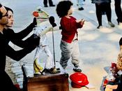 Ellos mueven oveja niña