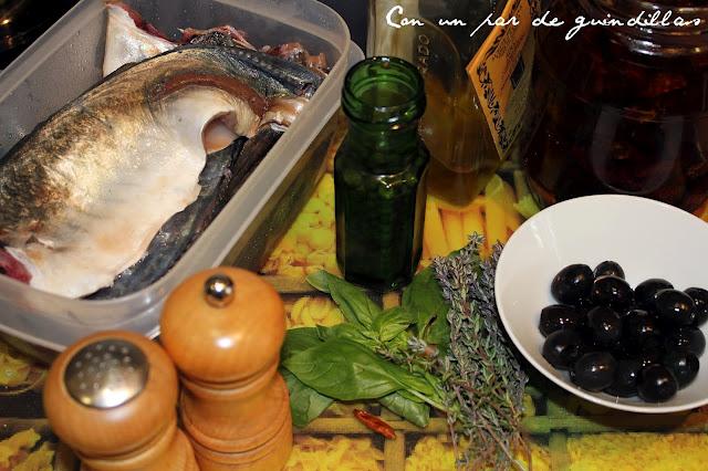 Jurel al horno con vinagreta de tomates secos y tomillo