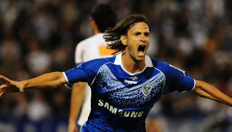 Obolo le dio a Vélez un poco de lo ventaja que mereció ante Santos