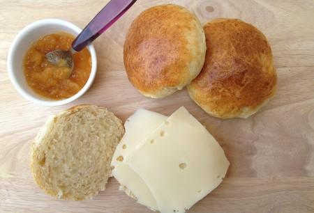 recetas para meriendas recetas para cumpleaños recetas para brunch recetas fáciles de pan y bollería recetas de pan casero recetas de pan postres nórdicos postres escandinavos fotografías de pan y repostería bollos medias noches hechos en casa bollos de harina y cardamomo bollos caseros blogs de repostería blogs de recetas 