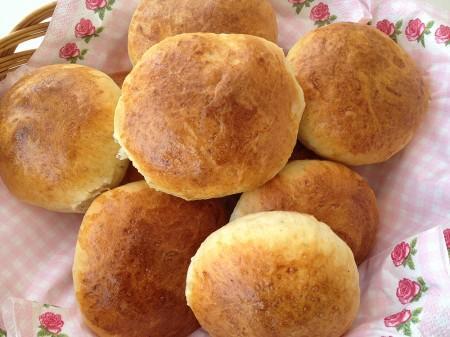 recetas para meriendas recetas para cumpleaños recetas para brunch recetas fáciles de pan y bollería recetas de pan casero recetas de pan postres nórdicos postres escandinavos fotografías de pan y repostería bollos medias noches hechos en casa bollos de harina y cardamomo bollos caseros blogs de repostería blogs de recetas 