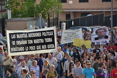 Fotografías de la manifestación en apoyo de la Escuela de Ingenieria Minera e Industrial de Almadén