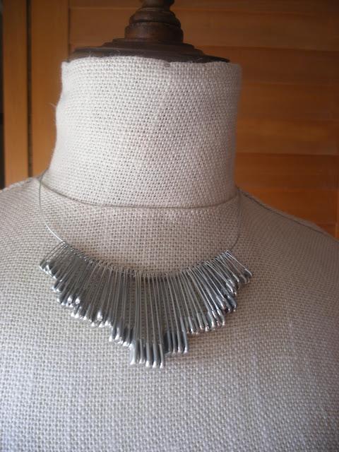 DIY - Collar con imperdibles