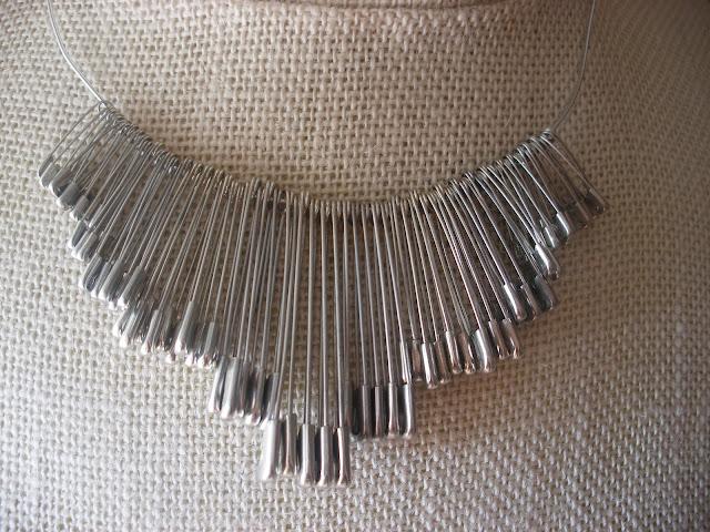 DIY - Collar con imperdibles