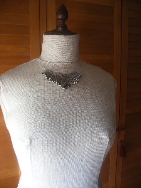 DIY - Collar con imperdibles