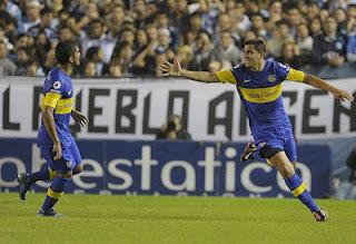 Con un gran regreso de Viatri, Boca Jrs es nuevamente puntero