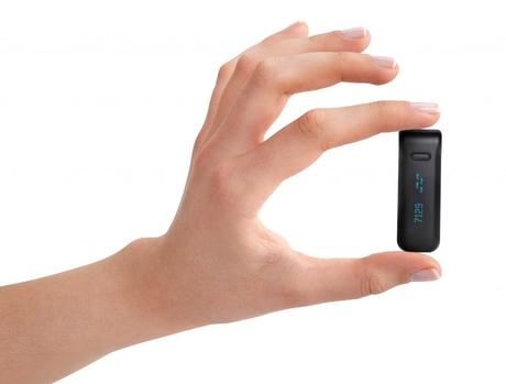 Fitbit_Ultra_Mano FitBit Ultra: el dispositivo que te pone en forma