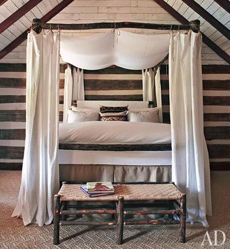 A los pies de la cama