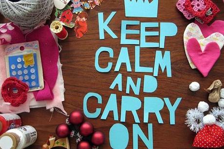 keep calm and carry on con letras de papel