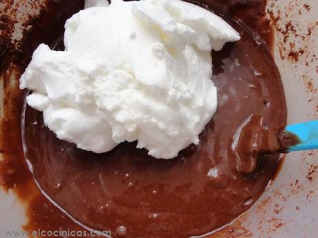 Tarta de chocolate y nata el alimento del diablo