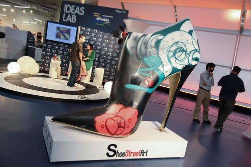 Actualidad: Zapatos gigantes en Madrid