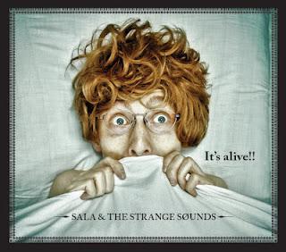 SALA & THE STRANGE SOUNDS, IT’S ALIVE!!: ATRAVESANDO LOS UMBRALES DEL MÁS PURO BRIT POP