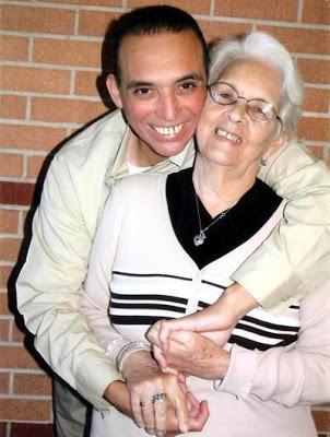 Tony Guerrero: Mi amada Madre cumple 80