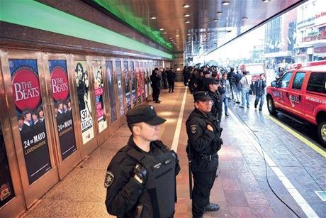 ACTUALIDAD: Desactivan bomba en teatro argentino