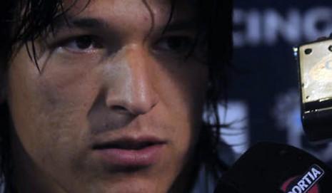 Mucho miedo. El paraguayo Santander reflejó su estado de ánimo tras el apriete.