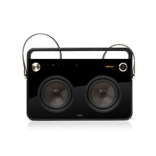 Escucha tu música favorita y diviértete con el estilo retro del Sistema de Audio 2 Speaker Boombox de TDK