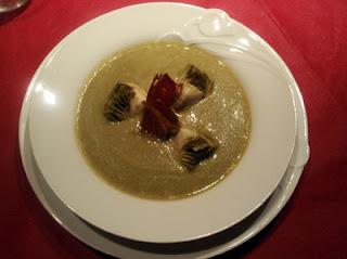 CREMA DE ALCACHOFAS NATURALES DE LA RIBERA CON QUESO IDIAZABAL Y VIRUTAS DE JAMÓN