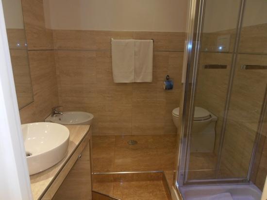 ESCAPADA A ROMA. DURMIENDO JUNTO A LA FONTANA