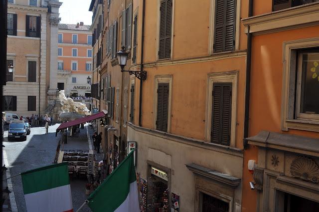 ESCAPADA A ROMA. DURMIENDO JUNTO A LA FONTANA