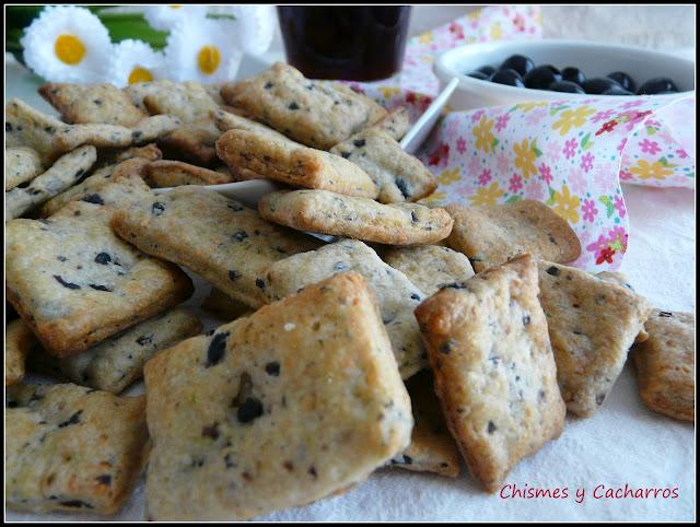 Galletas saladas con queso y aceitunas