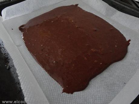 Tronco de chocolate, pera y mousse de chocolate Tronco de chocolate, pera y mousse de chocolate