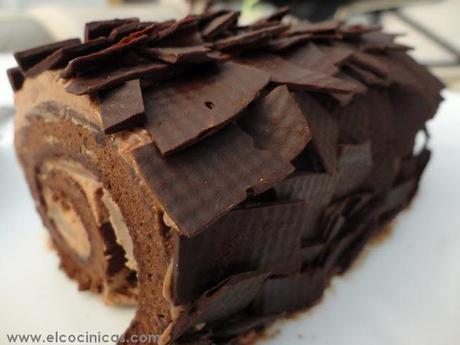 Tronco de chocolate, pera y mousse de chocolate Tronco de chocolate, pera y mousse de chocolate