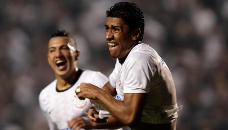 El único invicto. Paulinho anotó el gol de la clasificación de Corinthians. 